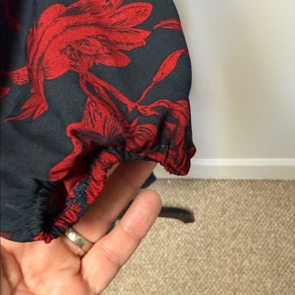 Elegant Black and Red Floral Long Sleeve Dress - Picture 7 of 8